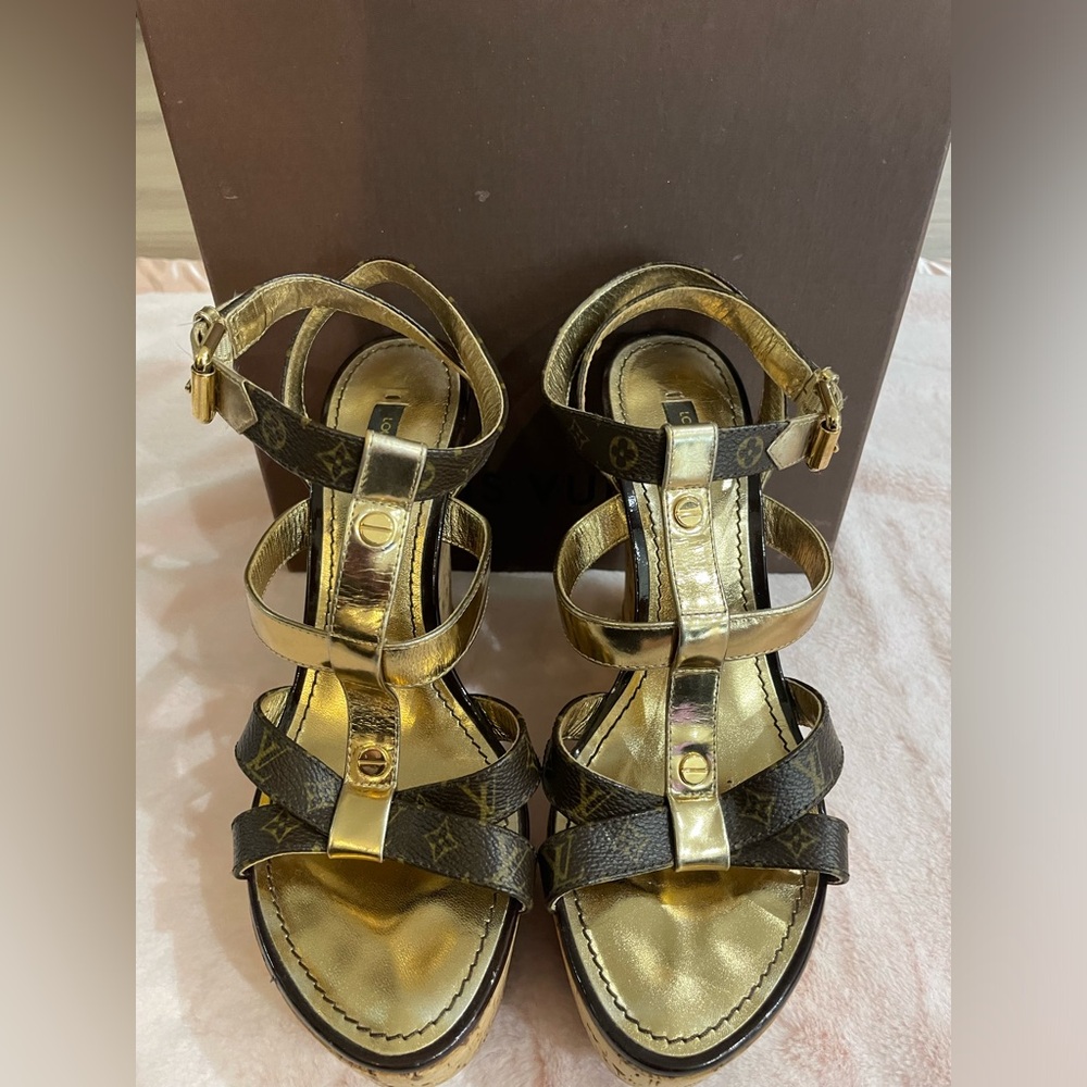 Louis Vuitton cork platform wedges, gold and brown leather heels. Size 37